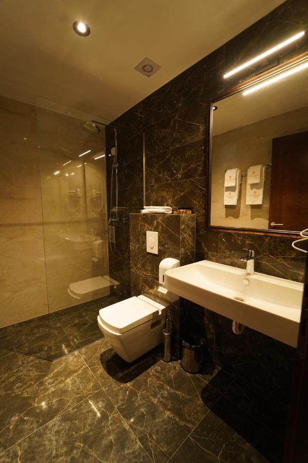 Monarch Hotel Prizren Exterior foto