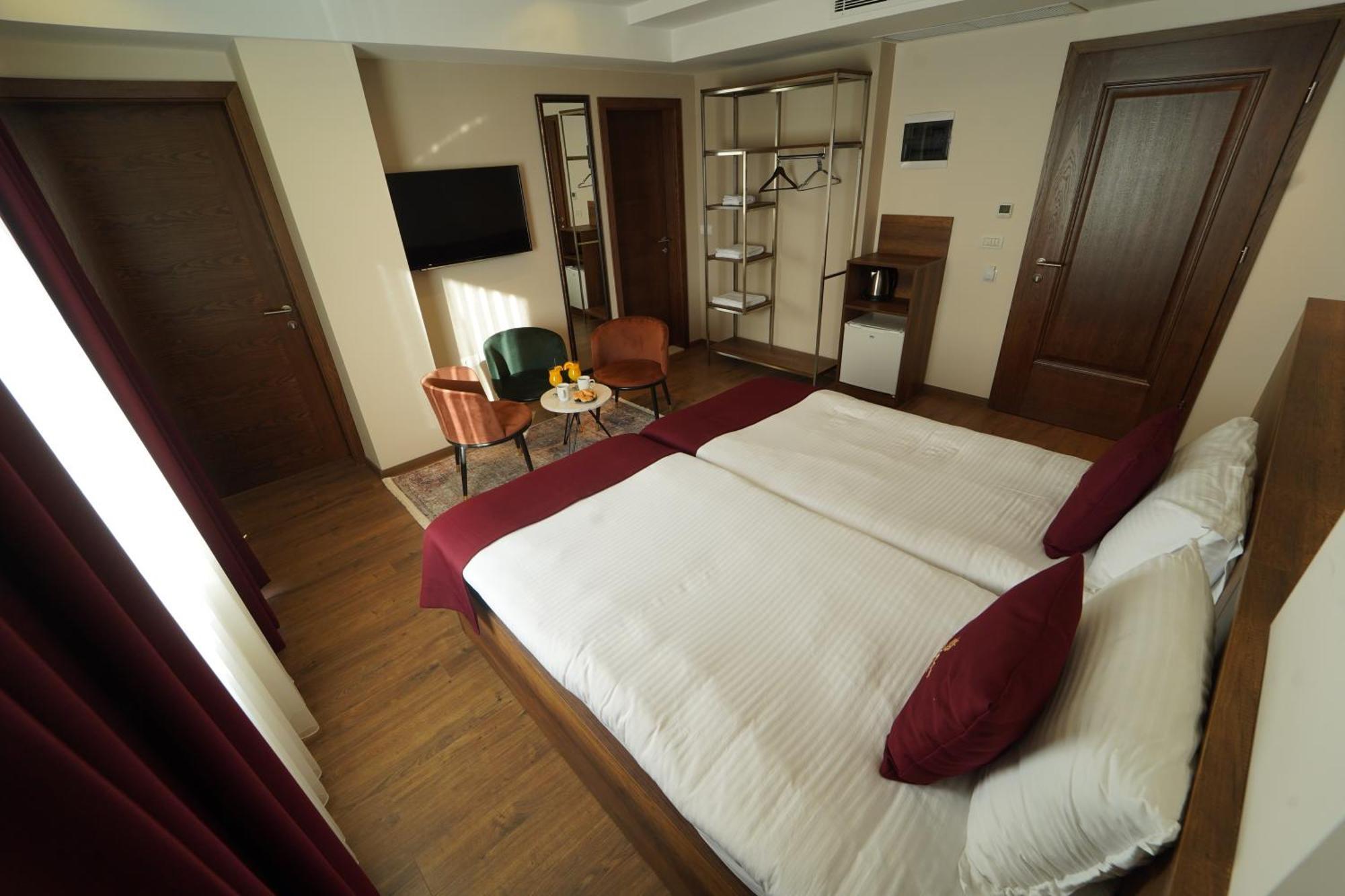 Monarch Hotel Prizren Exterior foto