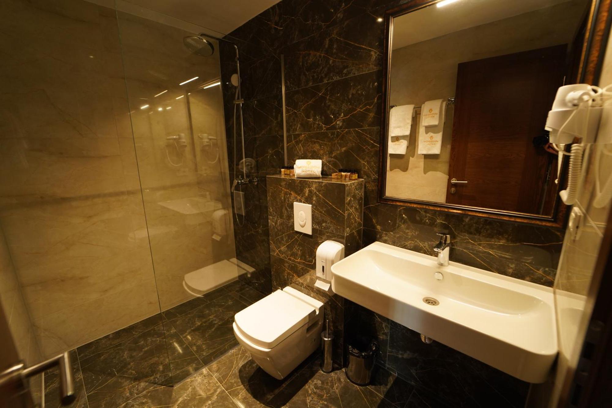 Monarch Hotel Prizren Exterior foto