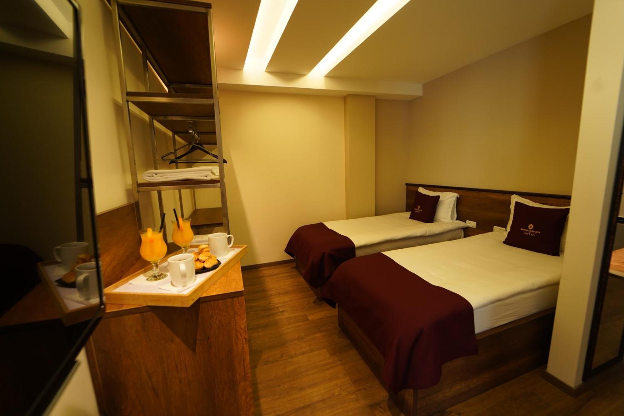 Monarch Hotel Prizren Exterior foto