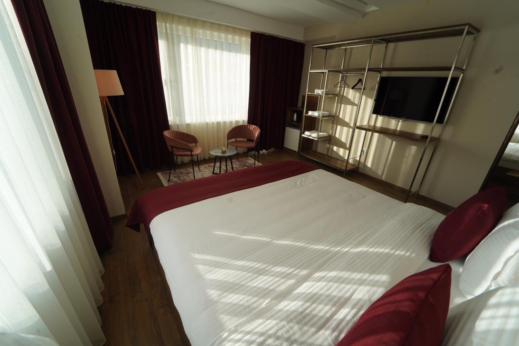 Monarch Hotel Prizren Exterior foto